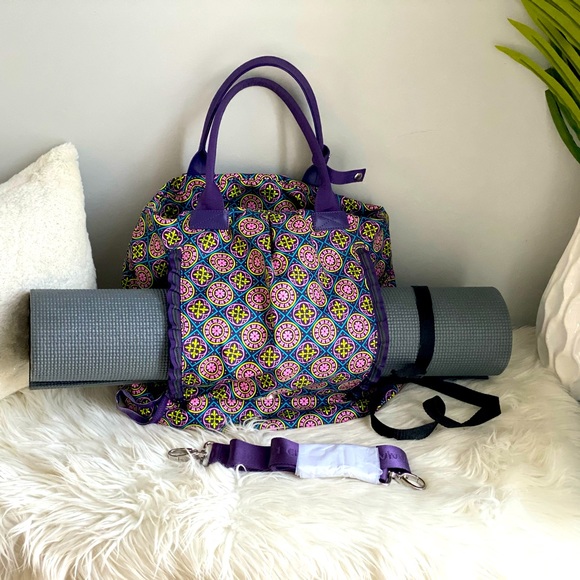 Large Capacity Yoga/Gym Tote (yoga mat is not included - demonstration only) - Picture 4 of 5